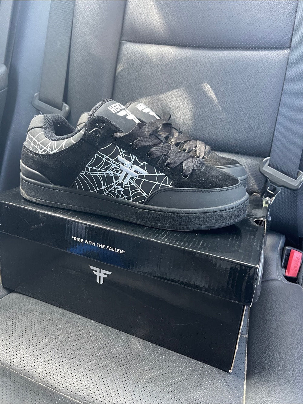 Fallen heritage webbed size 9